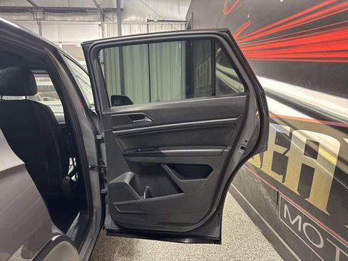 Used 2020 Volkswagen Atlas Cross Sport SE image 25