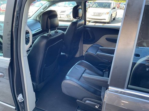 Used 2015 Chrysler Town & Country LX FWD image 27