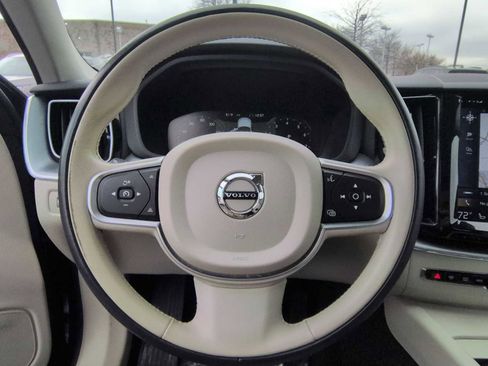 Used 2020 Volvo XC60 T5 Momentum image 24