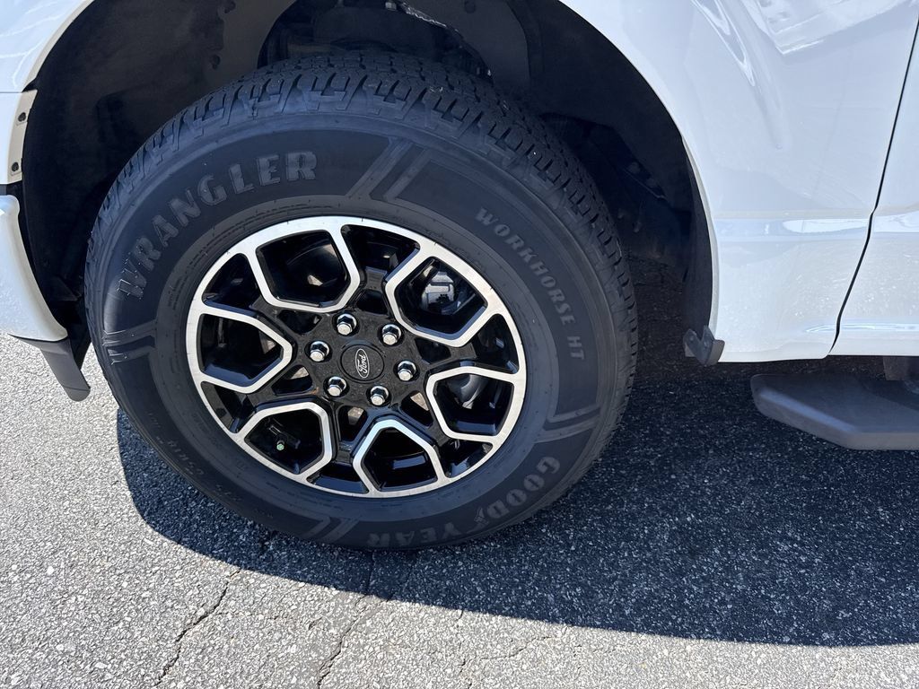 Used 2022 Ford F150 XLT w/ Equipment Group 302A High AWD/4WD image 11