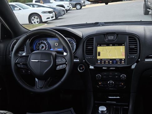 Used 2023 Chrysler 300 S image 31