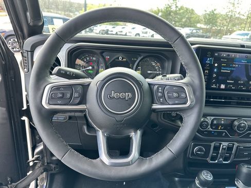 Certified 2025 Jeep Wrangler Unlimited Sahara AWD/4WD image 12