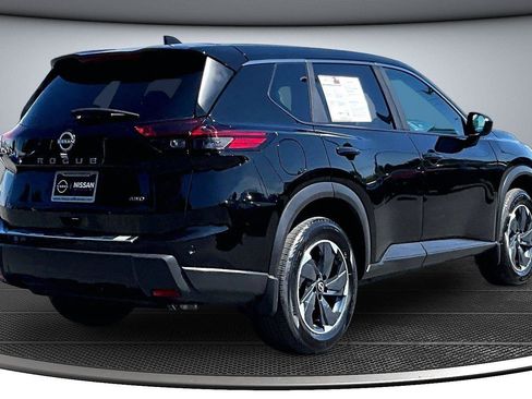 Used 2026 Nissan Rogue SV w/ Cold Weather Package AWD/4WD image 7