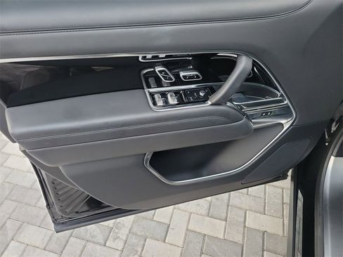 Used 2023 Land Rover Range Rover SE image 23