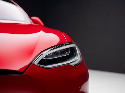 Used 2021 Tesla Model S Performance image 9