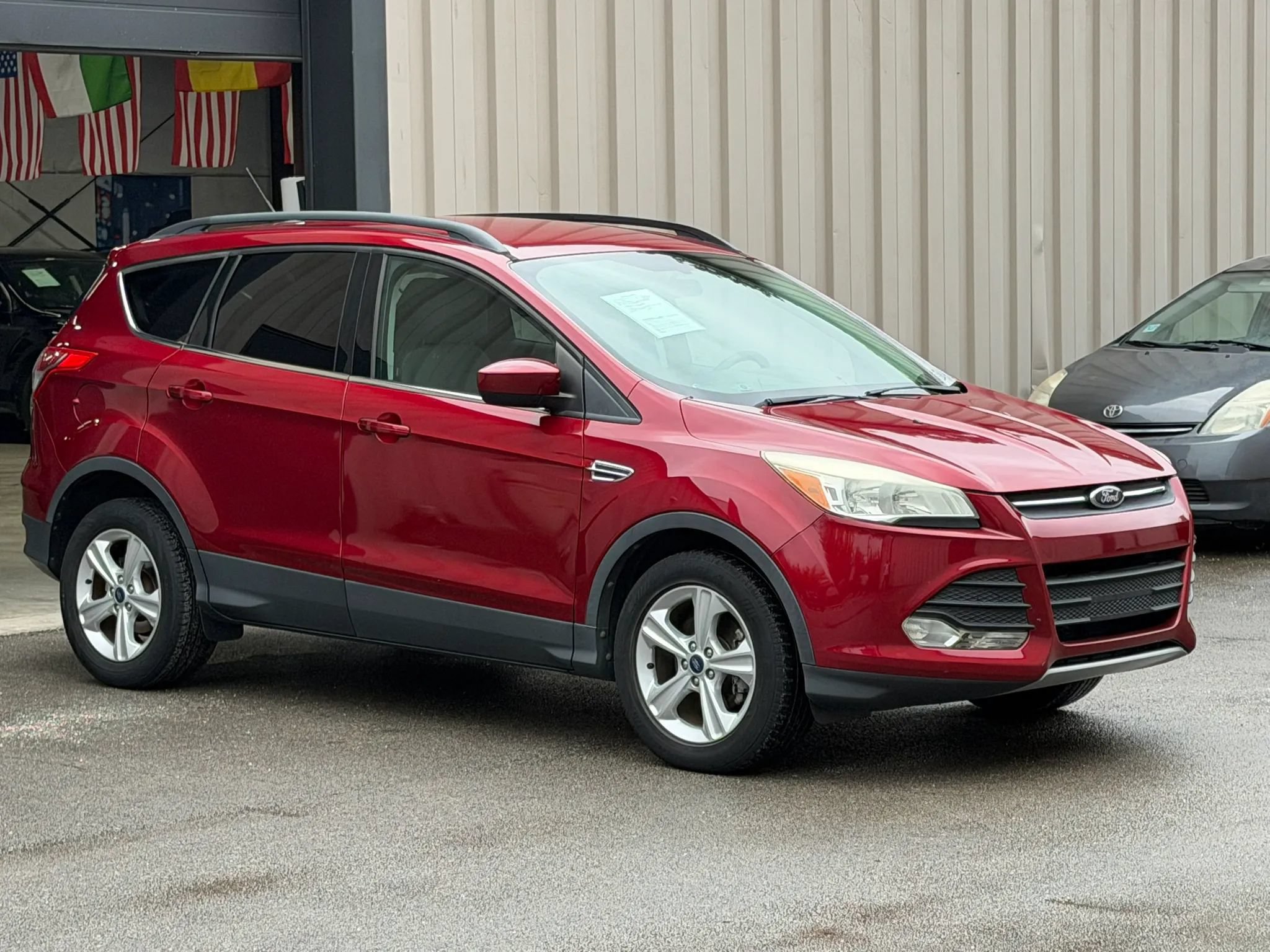Used 2014 Ford Escape SE w/ Equipment Group 201A FWD image 1
