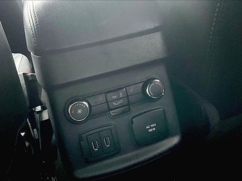 Used 2018 Ford Explorer Limited image 11