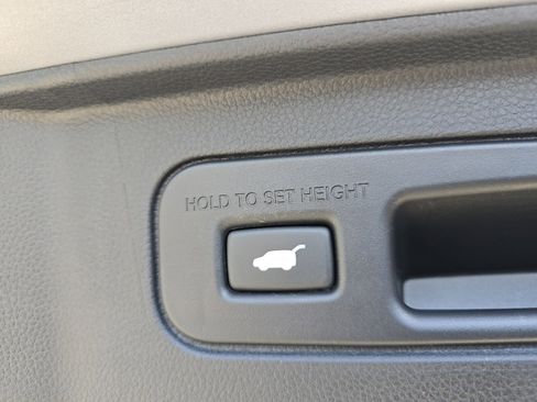 Used 2025 Honda Pilot Touring image 25
