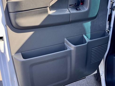 Used 2014 Chevrolet Express 2500 RWD image 14