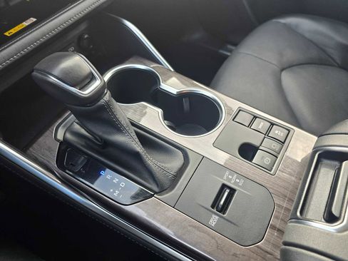 Used 2023 Toyota Highlander Limited image 31