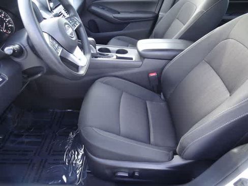 Used 2025 Nissan Altima 2.5 SV FWD image 6