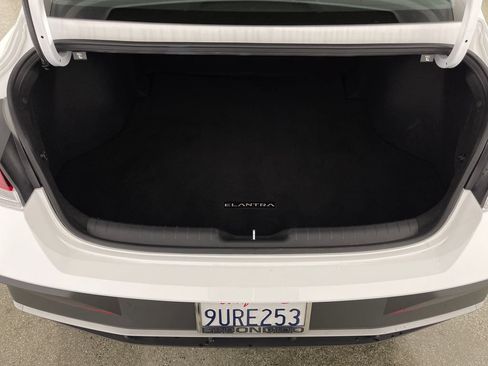 Certified 2025 Hyundai Elantra Sport FWD image 10