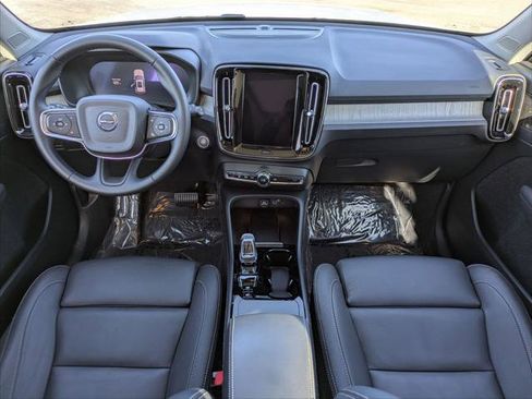 Used 2025 Volvo XC40 B5 Ultra w/ Climate Package image 21