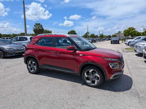 Used 2025 Hyundai Venue Limited FWD image 2