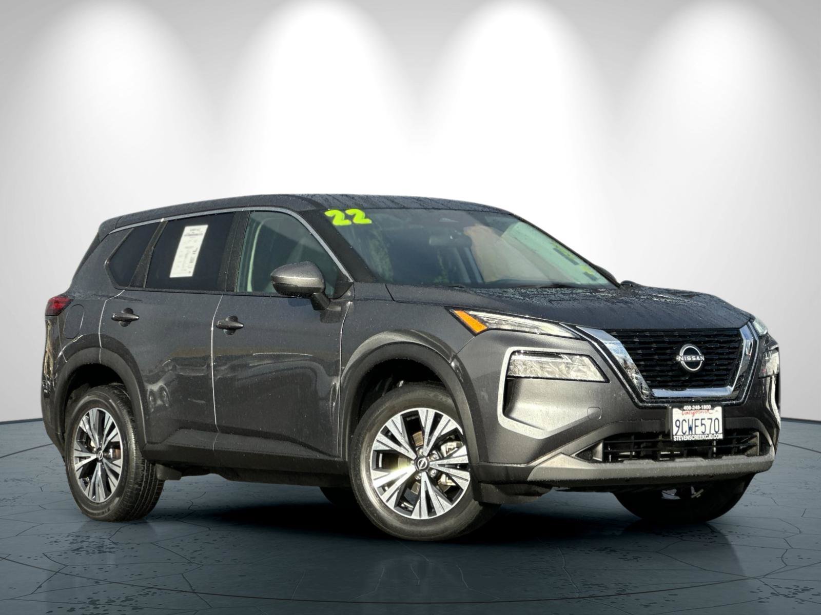 Used 2022 Nissan Rogue SV FWD image 2