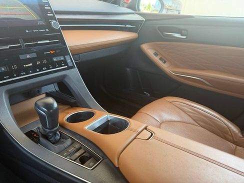 Used 2021 Toyota Avalon Limited FWD image 17