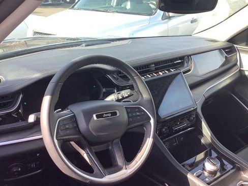 Used 2024 Jeep Grand Cherokee Limited 4xe image 2