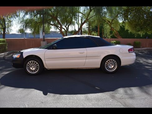 Used 2006 Chrysler Sebring Touring FWD image 8