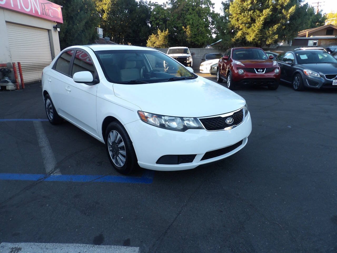 Used 2017 Volkswagen Jetta SE FWD image 2