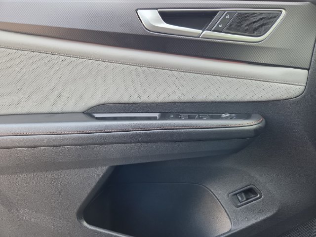 Used 2024 Volkswagen Atlas Peak Edition SE AWD/4WD image 19