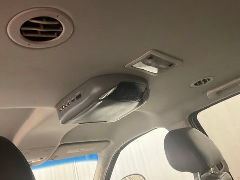 Used 2014 Chevrolet Suburban LS AWD/4WD image 28