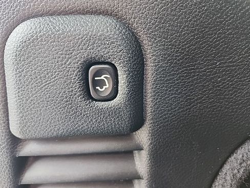 Used 2019 Jeep Grand Cherokee Altitude image 17