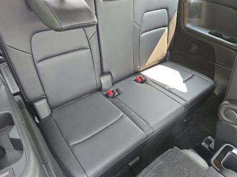 Used 2024 Nissan Pathfinder SL w/ SL Premium Package AWD/4WD image 5