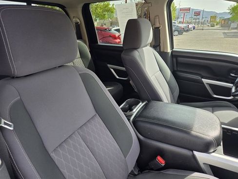 Used 2021 Nissan Titan SV w/ SV Convenience Package RWD image 7