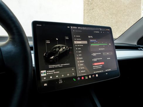 Used 2022 Tesla Model Y Performance AWD/4WD image 33