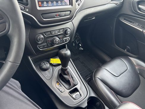 Used 2022 Jeep Cherokee Trailhawk w/ Comfort/Convenience Group image 24