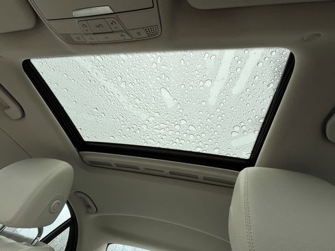 Used 2017 Mercedes-Benz E 300 image 29