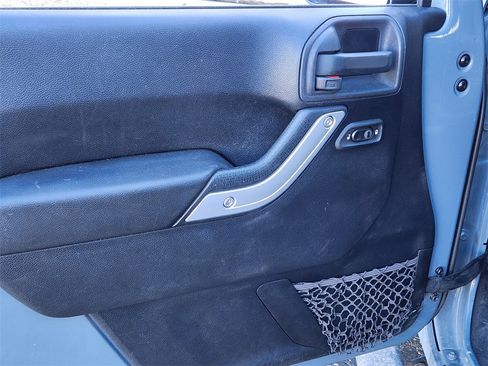 Used 2014 Jeep Wrangler Unlimited Rubicon w/ Connectivity Group image 12