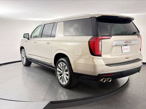 Used 2022 GMC Yukon XL Denali AWD/4WD image 7