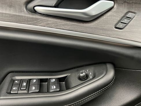 Used 2024 Jeep Grand Cherokee L Limited w/ Luxury Tech Group II image 12