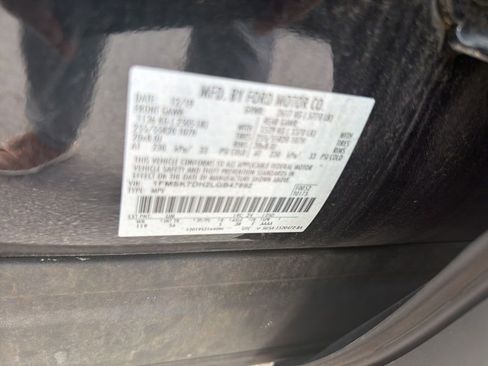 Used 2020 Ford Explorer XLT w/ Equipment Group 202A image 14