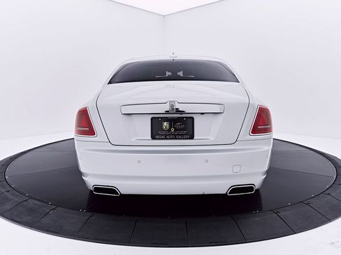Used 2015 Rolls-Royce Ghost RWD image 17