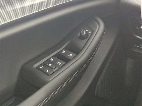 New 2025 Jeep Grand Cherokee Altitude image 17