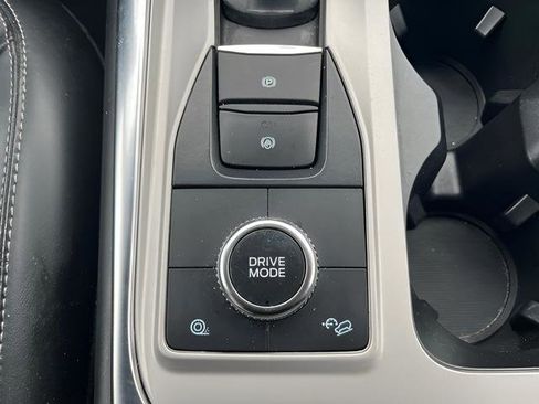 Used 2023 Ford Explorer XLT w/ Equipment Group 202A AWD/4WD image 31