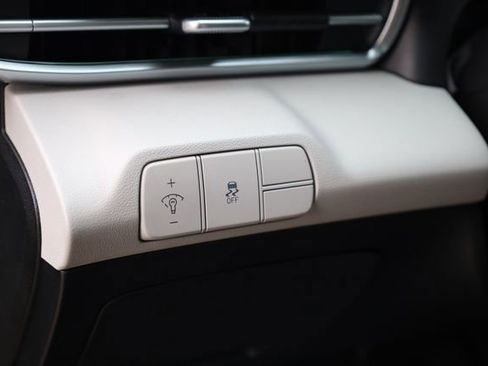 Used 2025 Hyundai Elantra Limited image 14