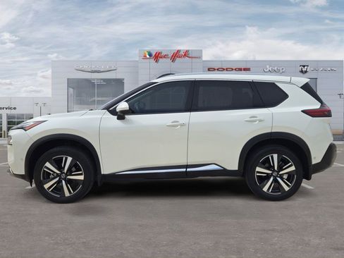 Used 2021 Nissan Rogue Platinum FWD image 2