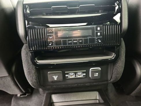 New 2026 Jeep Grand Wagoneer L Limited AWD/4WD image 33