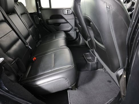 Used 2019 Jeep Wrangler Unlimited Sahara AWD/4WD image 22