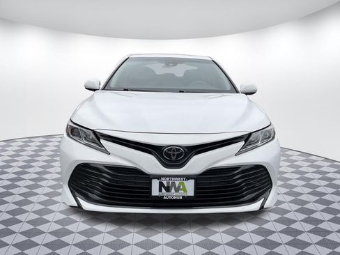 Used 2018 Toyota Camry LE FWD image 5