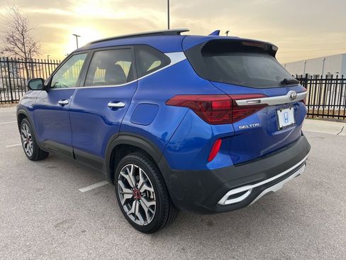 Used 2021 Kia Seltos SX w/ SX Sunroof Package image 3