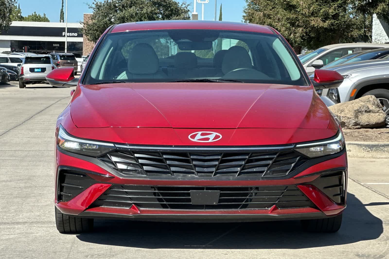 Used 2025 Hyundai Elantra Limited FWD image 11