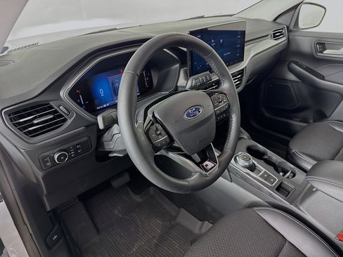 Used 2025 Ford Escape SE w/ Class II Trailer Tow Package image 31