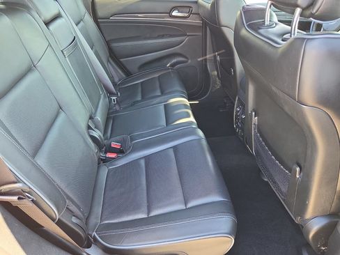 Used 2019 Jeep Grand Cherokee Overland AWD/4WD image 17