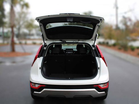 New 2025 Kia Niro EX image 8