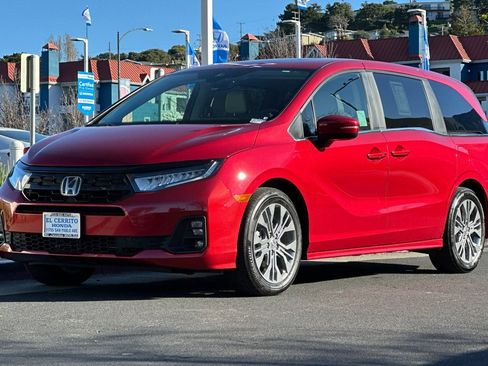 Used 2025 Honda Odyssey Touring image 7