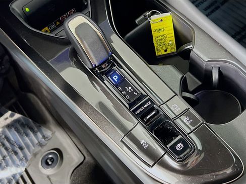 Used 2025 Toyota Crown Signia w/ Advanced Technology Package image 16